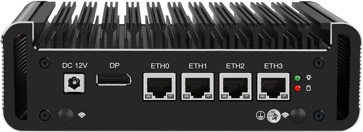 Kompaktowy firewall HUNSN RJ21 na tle schematu sieciowego