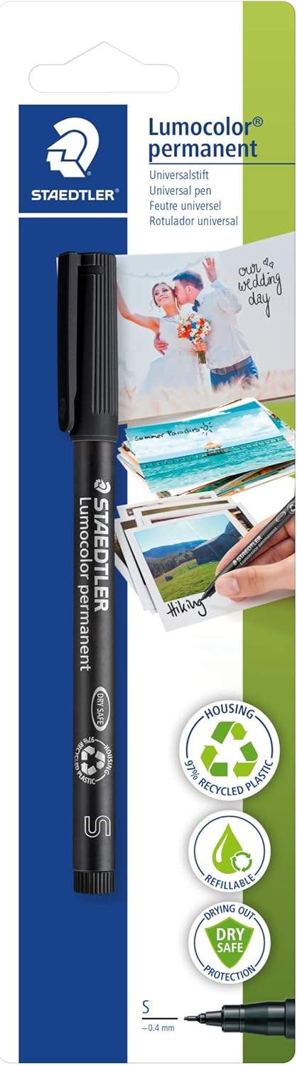 Marker Staedtler Lumocolor w ręce artysty podpisującego fotografie