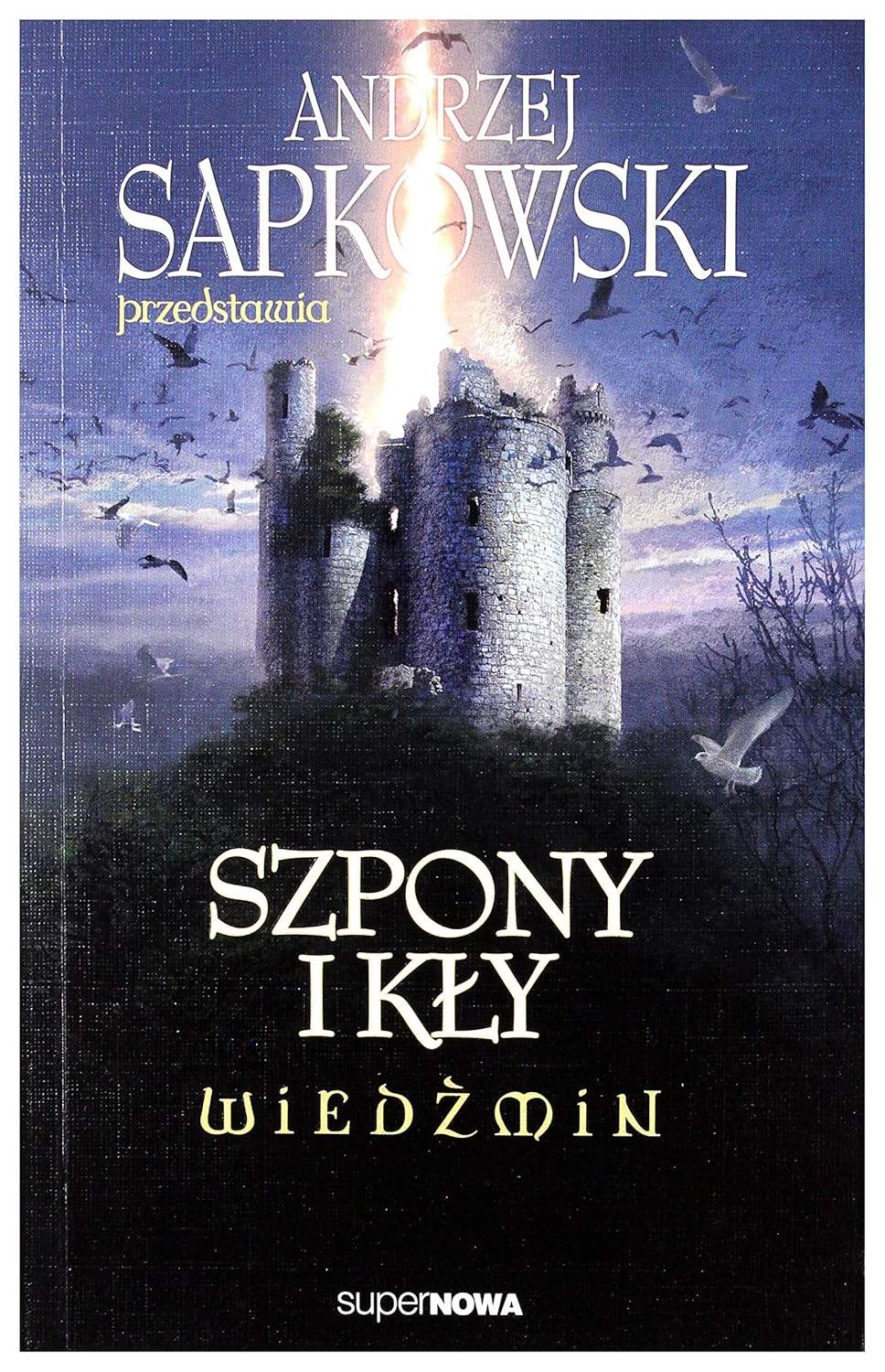 Okładka książki Szpony i Kły z symbolami fantasy