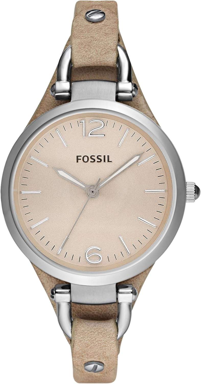 Zegarek Fossil Georgia w wersji stalowej na damskiej dłoni